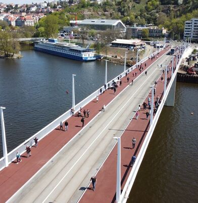 Nový Dvorecký most je otevřen. Do Žlutých lázní se teď dostanete ještě pohodlněji