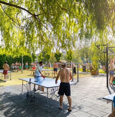 Dvacátá sezóna v moderní historii Žlutých lázní pokračuje, dárkem jsou sportoviště i letní kino zdarma